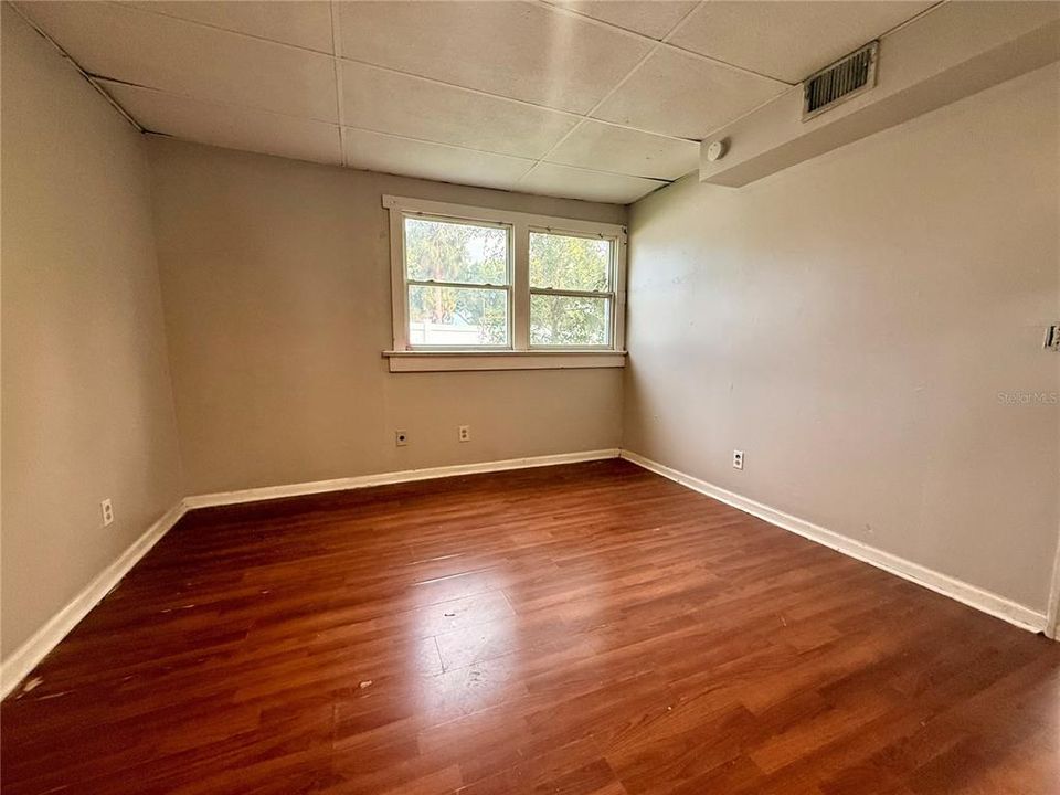 En Venta: $172,900 (4 camas, 1 baños, 1131 Pies cuadrados)