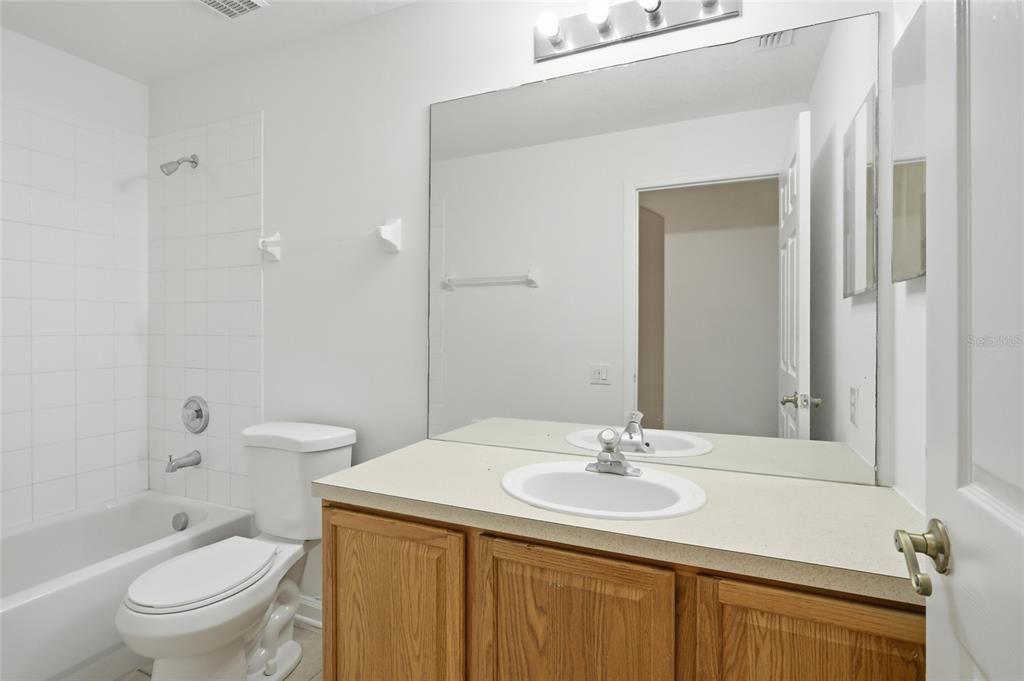 For Rent: $2,350 (3 beds, 2 baths, 1806 Square Feet)