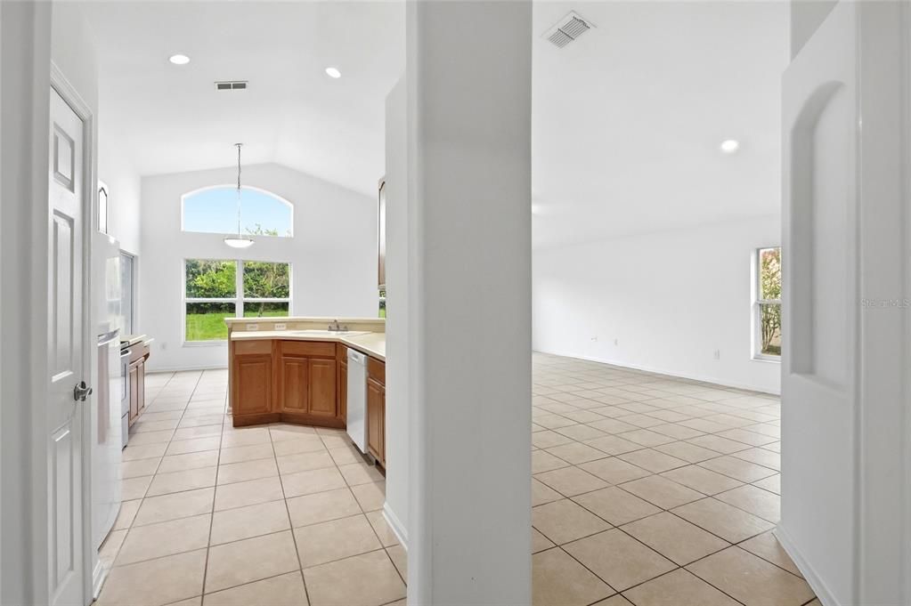 For Rent: $2,350 (3 beds, 2 baths, 1806 Square Feet)