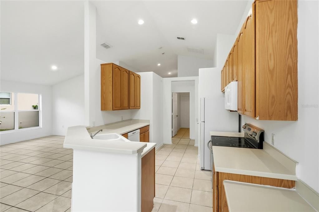 For Rent: $2,350 (3 beds, 2 baths, 1806 Square Feet)