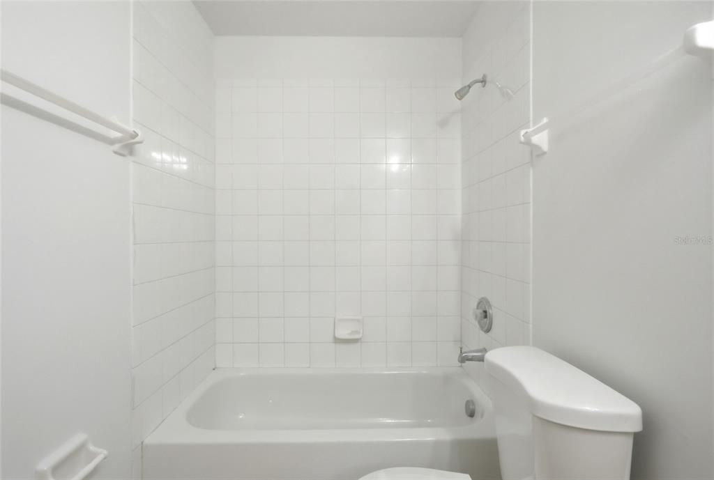 For Rent: $2,350 (3 beds, 2 baths, 1806 Square Feet)