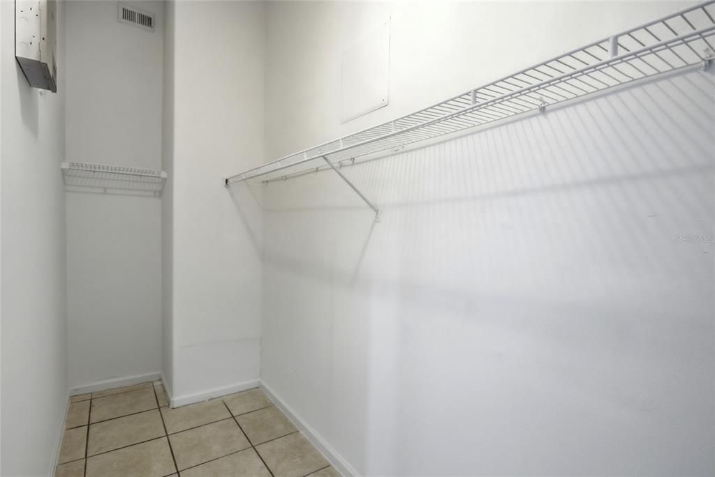 For Rent: $2,350 (3 beds, 2 baths, 1806 Square Feet)