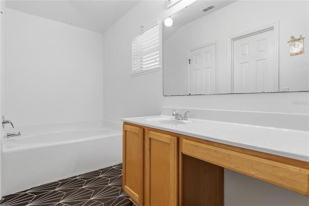 For Sale: $335,000 (3 beds, 2 baths, 1483 Square Feet)