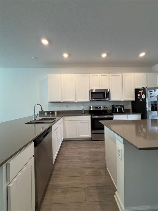 For Rent: $2,800 (3 beds, 2 baths, 1636 Square Feet)