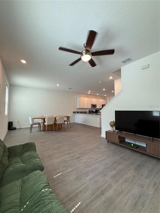 For Rent: $2,800 (3 beds, 2 baths, 1636 Square Feet)