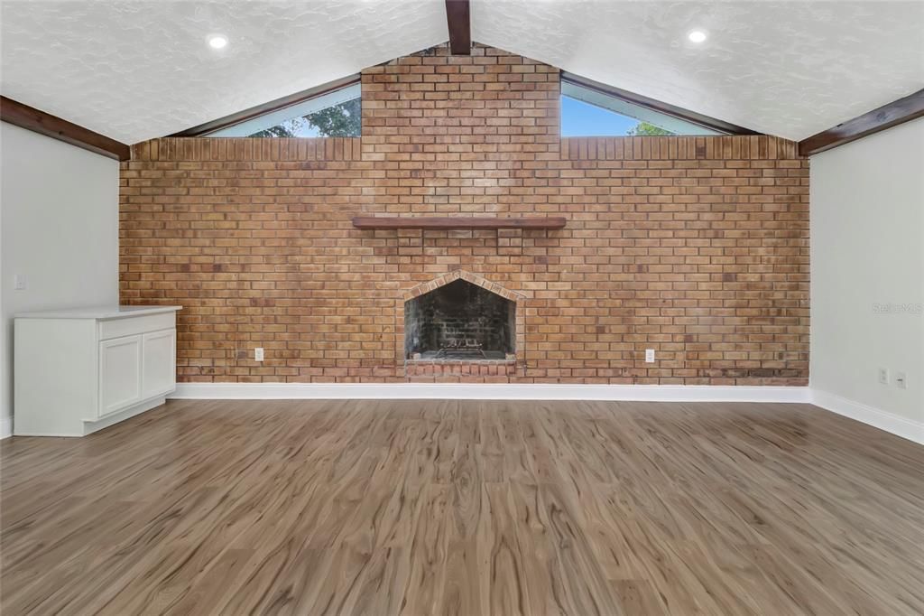 En Renta: $2,600 (3 camas, 3 baños, 1600 Pies cuadrados)