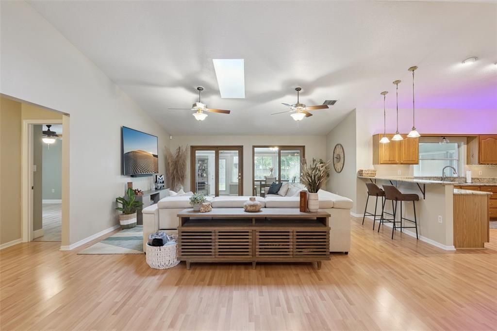 En Venta: $625,000 (3 camas, 2 baños, 3066 Pies cuadrados)