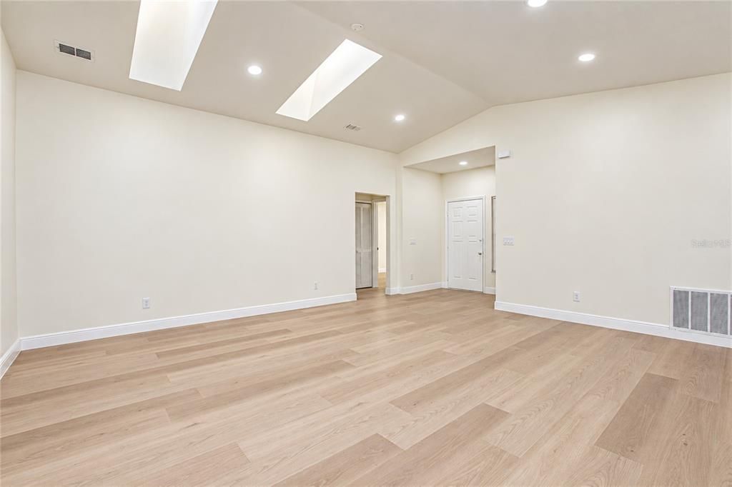 For Rent: $2,500 (3 beds, 2 baths, 1567 Square Feet)