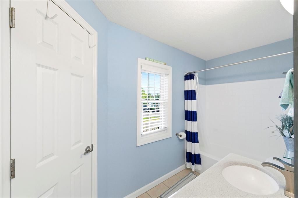 For Sale: $229,000 (1 beds, 1 baths, 668 Square Feet)