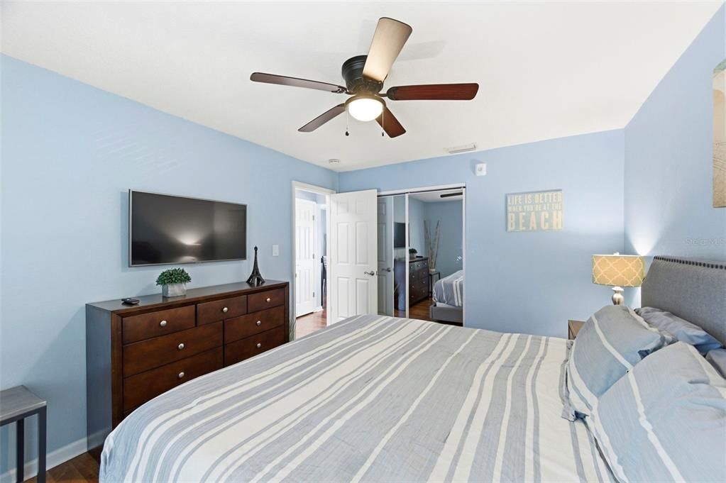 For Sale: $229,000 (1 beds, 1 baths, 668 Square Feet)