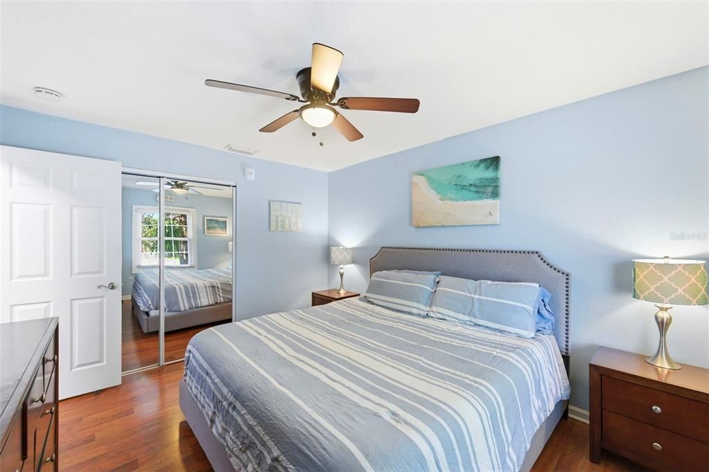 For Sale: $229,000 (1 beds, 1 baths, 668 Square Feet)