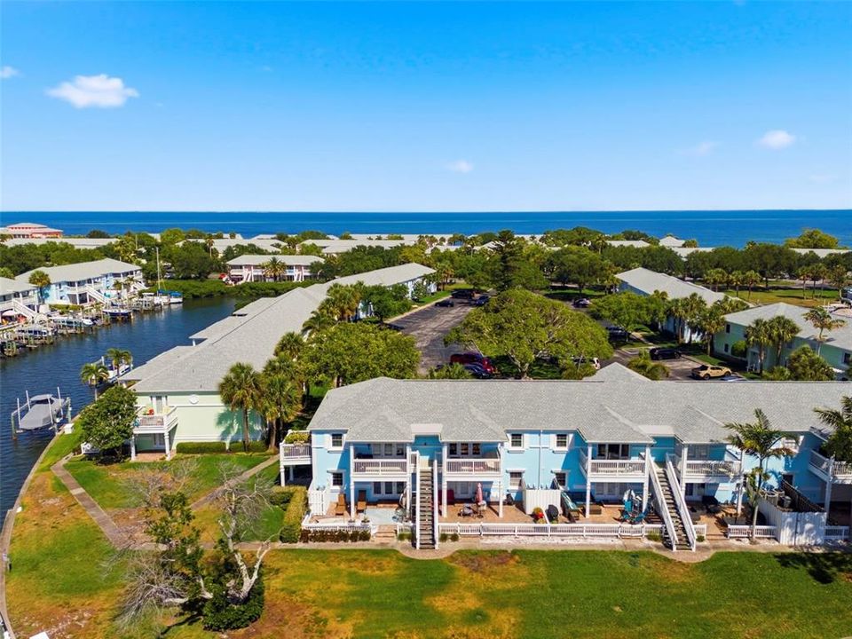 For Sale: $229,000 (1 beds, 1 baths, 668 Square Feet)