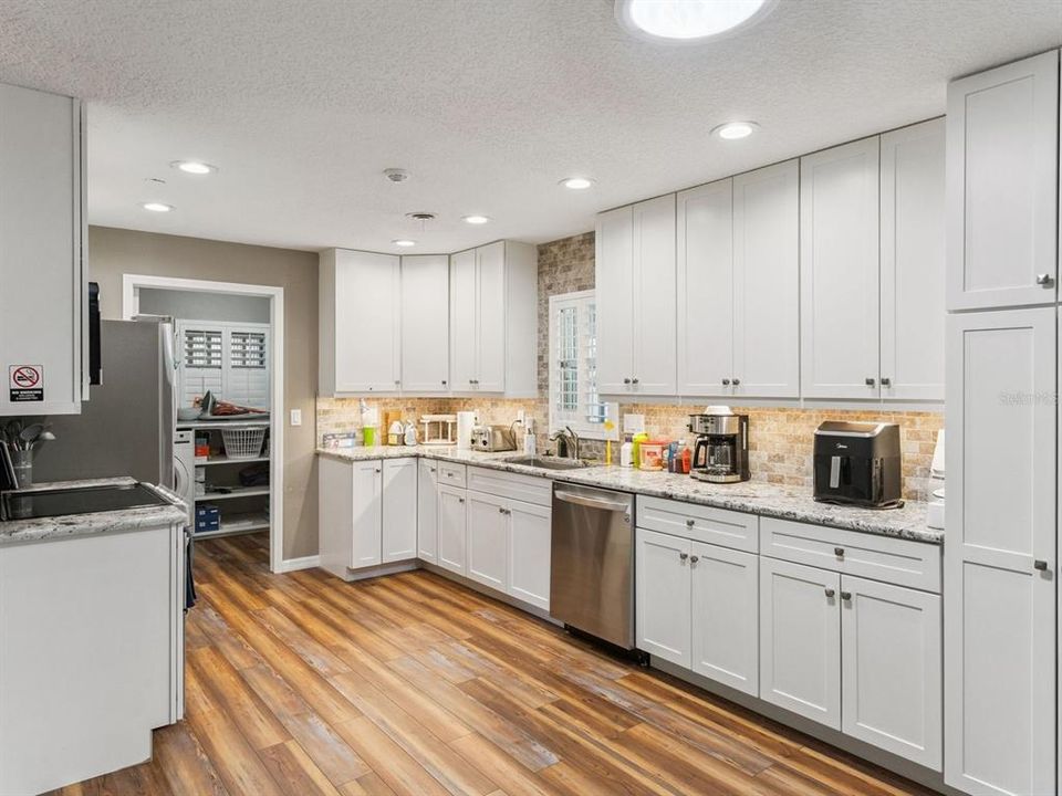 На продажу: $369,900 (4 спален, 3 ванн, 1848 Квадратных фут)
