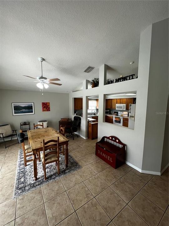 En Venta: $399,000 (3 camas, 2 baños, 1867 Pies cuadrados)