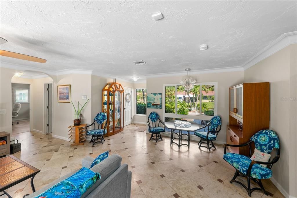 For Sale: $599,900 (2 beds, 2 baths, 1495 Square Feet)