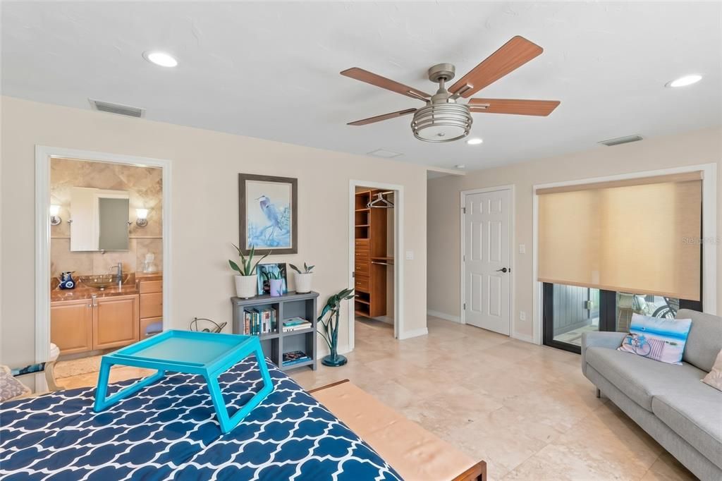 For Sale: $599,900 (2 beds, 2 baths, 1495 Square Feet)