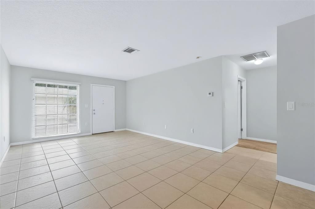 На продажу: $199,900 (2 спален, 2 ванн, 999 Квадратных фут)