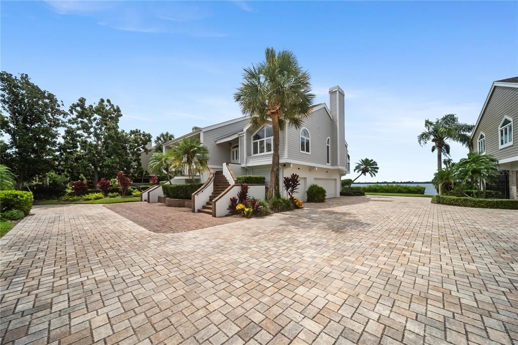 For Sale: $1,399,000 (3 beds, 3 baths, 3773 Square Feet)