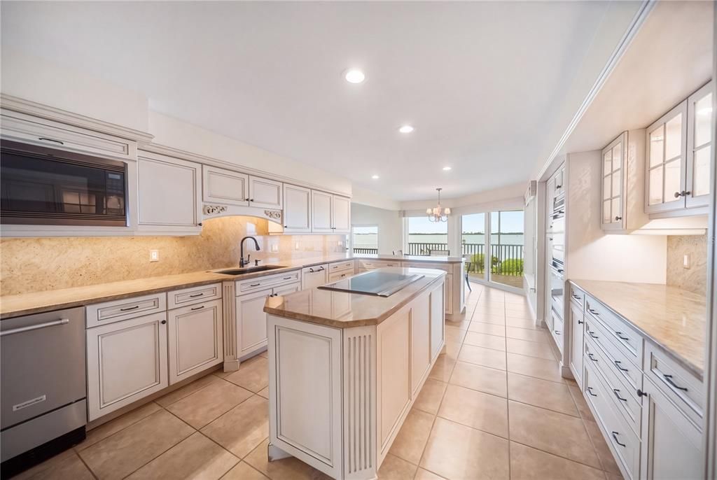 For Sale: $1,399,000 (3 beds, 3 baths, 3773 Square Feet)
