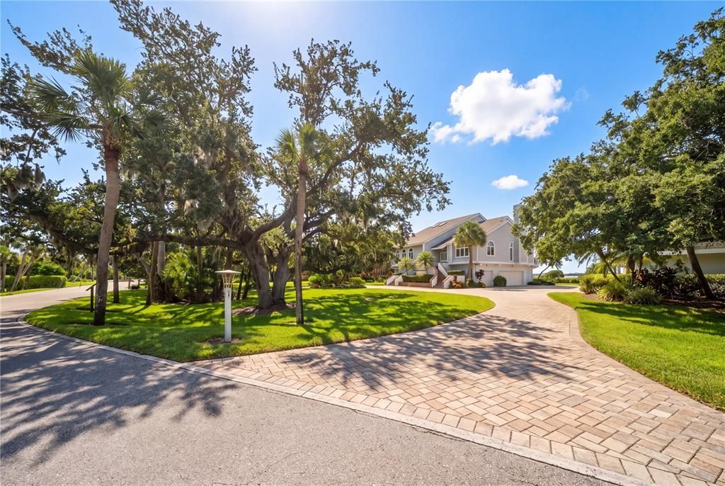 For Sale: $1,399,000 (3 beds, 3 baths, 3773 Square Feet)