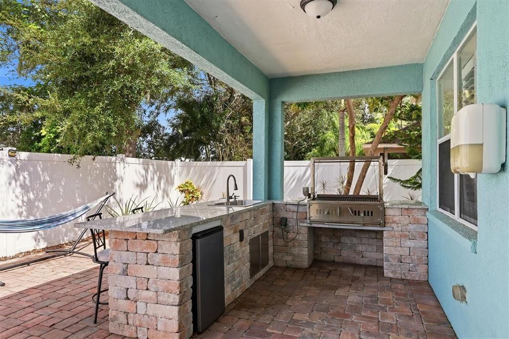 For Sale: $400,000 (3 beds, 2 baths, 1824 Square Feet)