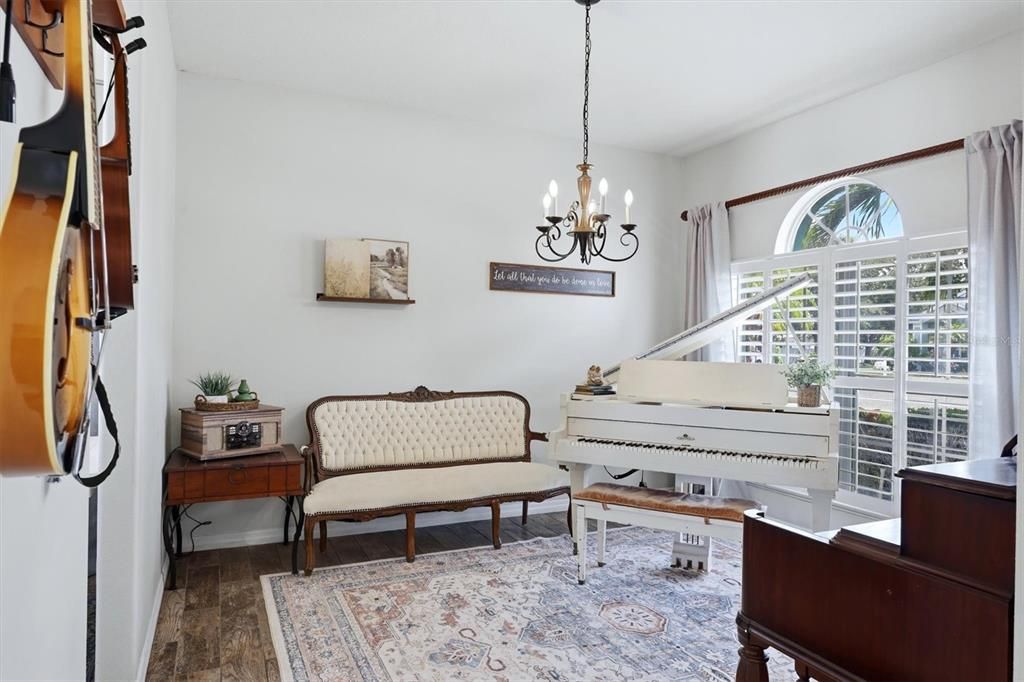 For Sale: $400,000 (3 beds, 2 baths, 1824 Square Feet)