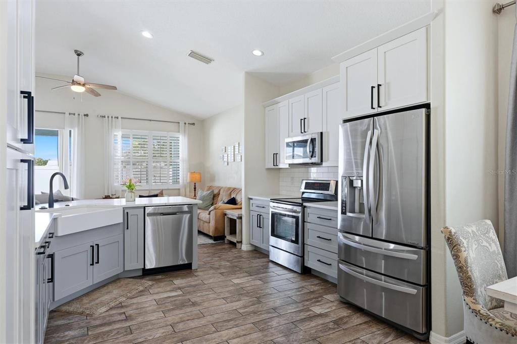 For Sale: $400,000 (3 beds, 2 baths, 1824 Square Feet)
