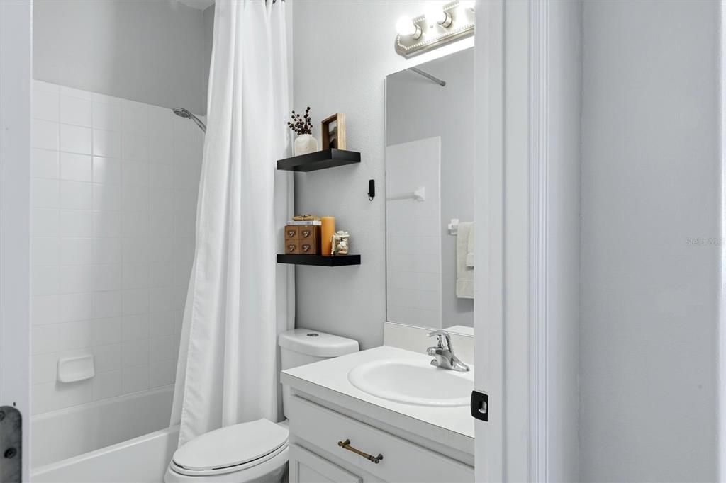 For Sale: $400,000 (3 beds, 2 baths, 1824 Square Feet)