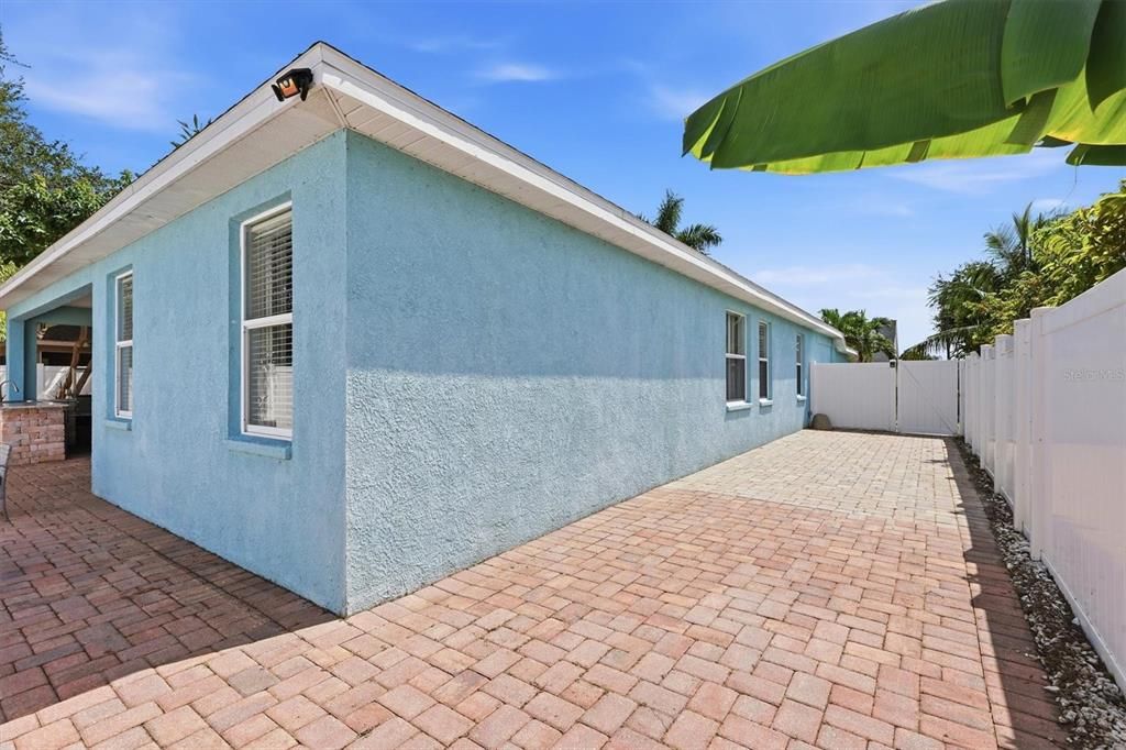 For Sale: $400,000 (3 beds, 2 baths, 1824 Square Feet)
