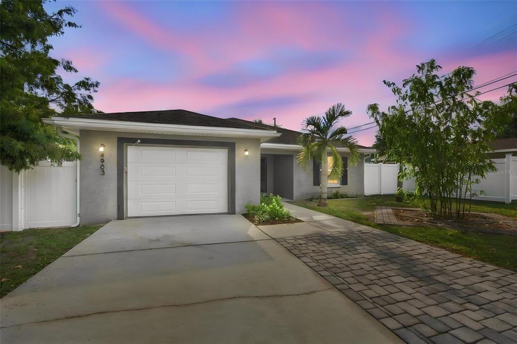 En Venta: $429,000 (3 camas, 2 baños, 1358 Pies cuadrados)