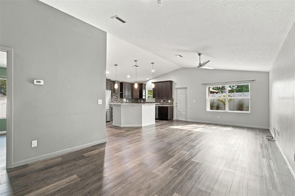 En Venta: $429,000 (3 camas, 2 baños, 1358 Pies cuadrados)