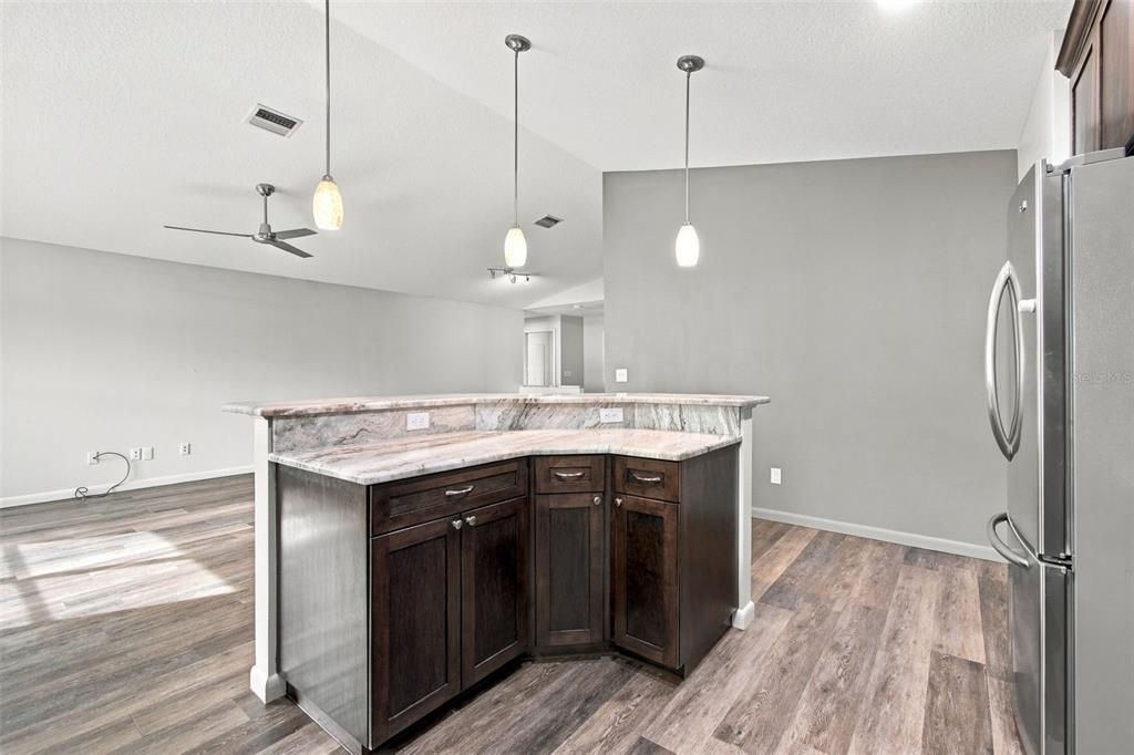En Venta: $429,000 (3 camas, 2 baños, 1358 Pies cuadrados)