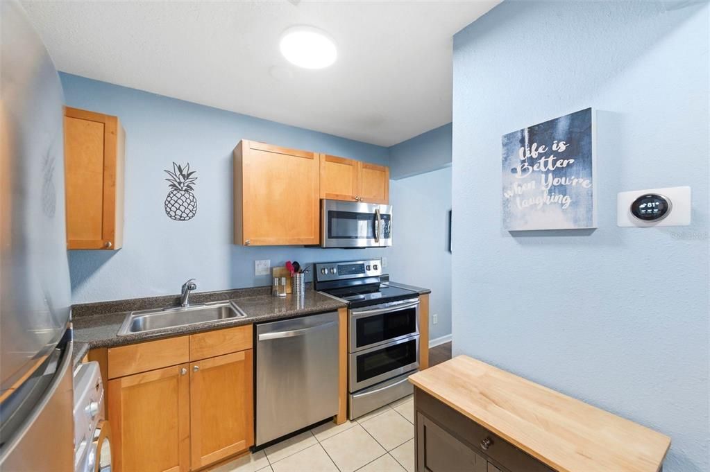 For Rent: $2,000 (1 beds, 1 baths, 668 Square Feet)