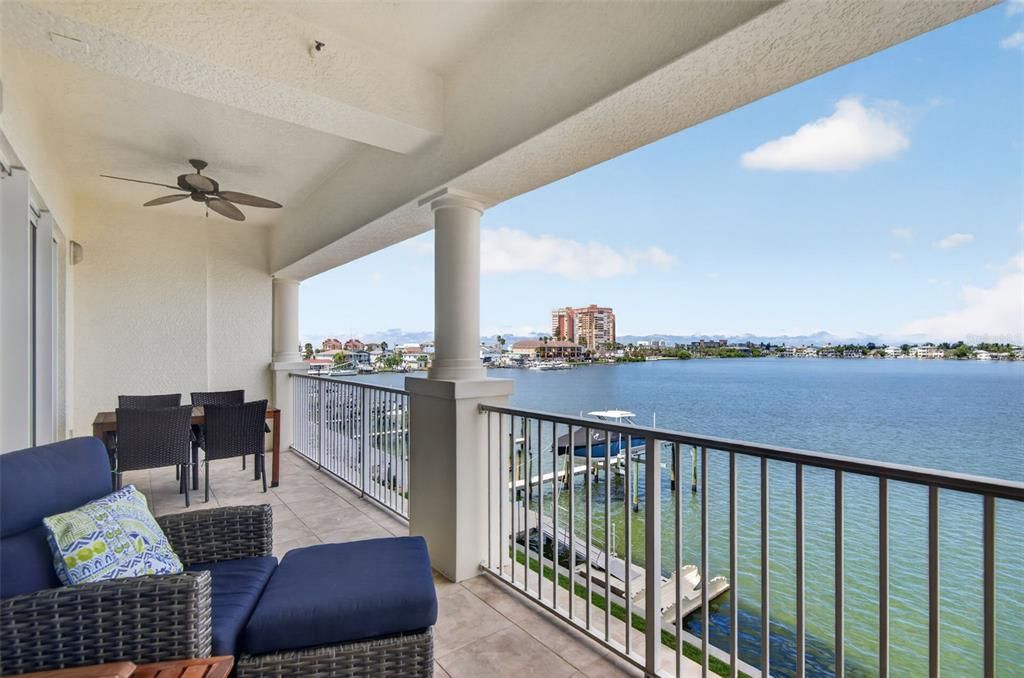 For Sale: $1,180,000 (3 beds, 3 baths, 1995 Square Feet)
