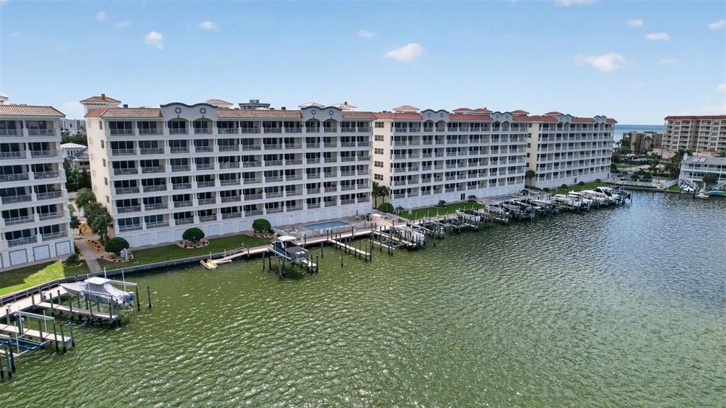 For Sale: $1,180,000 (3 beds, 3 baths, 1995 Square Feet)