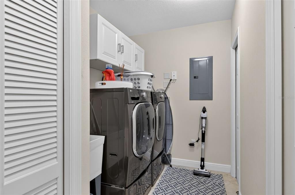 For Sale: $1,180,000 (3 beds, 3 baths, 1995 Square Feet)