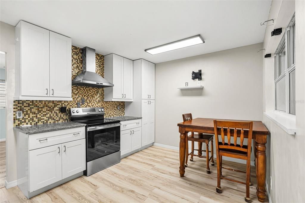 For Sale: $415,000 (3 beds, 2 baths, 1528 Square Feet)