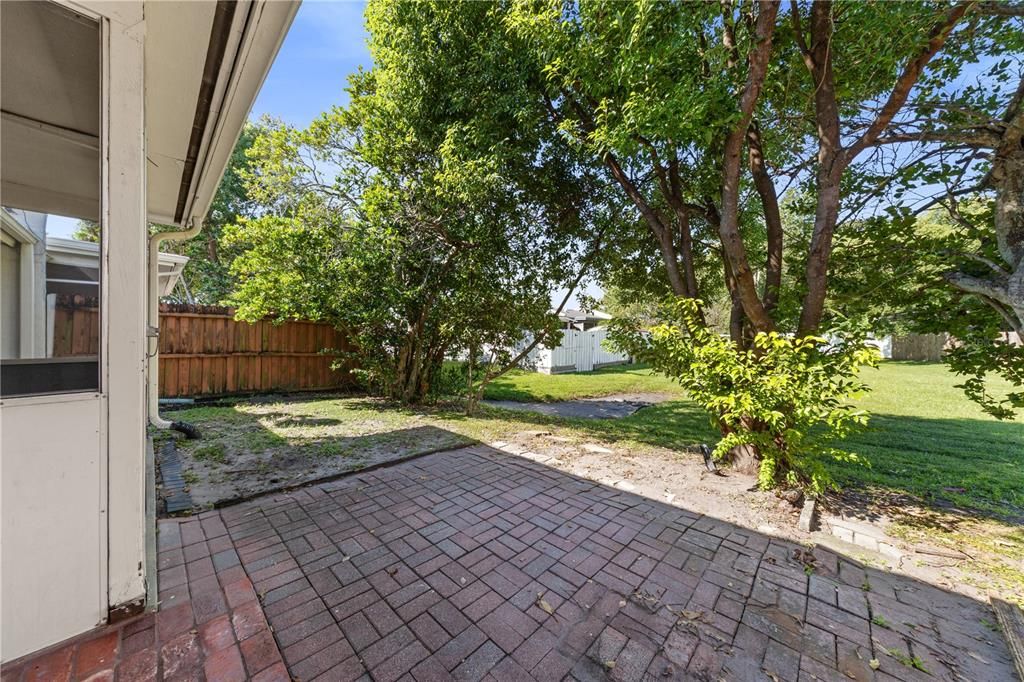 For Rent: $1,900 (3 beds, 2 baths, 1230 Square Feet)