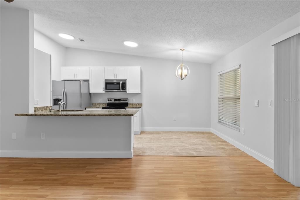 For Rent: $1,900 (3 beds, 2 baths, 1230 Square Feet)