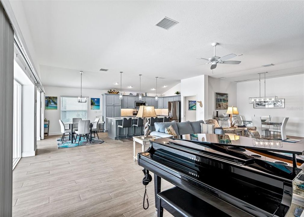 For Sale: $1,150,000 (4 beds, 2 baths, 2555 Square Feet)