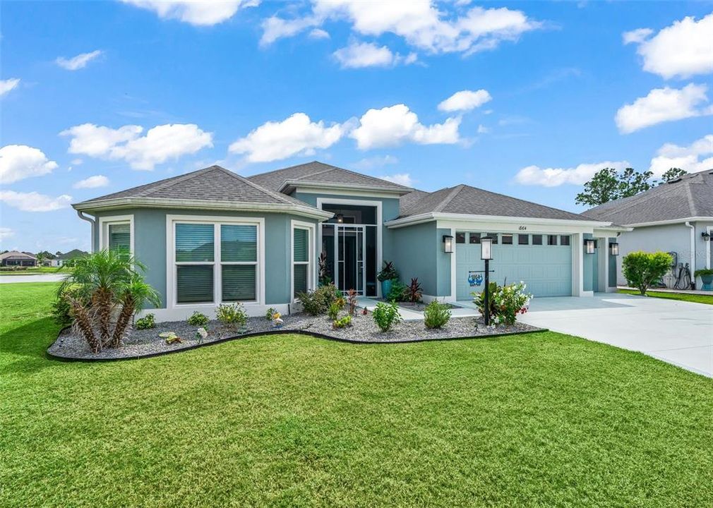 For Sale: $1,150,000 (4 beds, 2 baths, 2555 Square Feet)