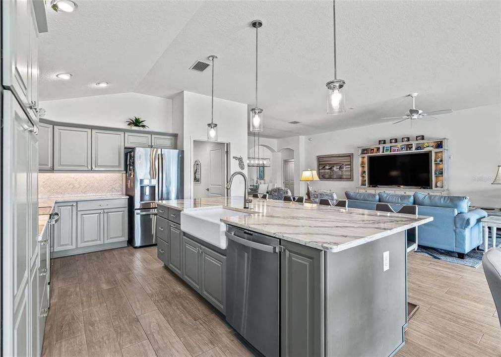 For Sale: $1,150,000 (4 beds, 2 baths, 2555 Square Feet)