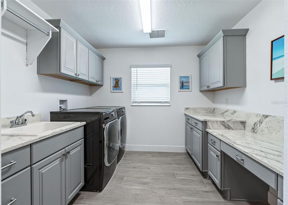 For Sale: $1,150,000 (4 beds, 2 baths, 2555 Square Feet)