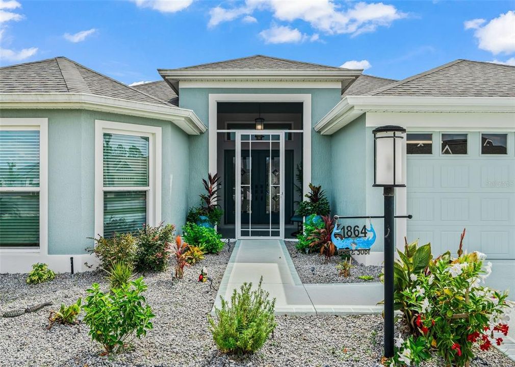 For Sale: $1,150,000 (4 beds, 2 baths, 2555 Square Feet)