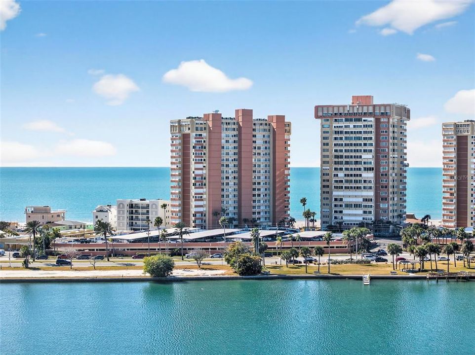For Sale: $425,000 (1 beds, 1 baths, 1060 Square Feet)