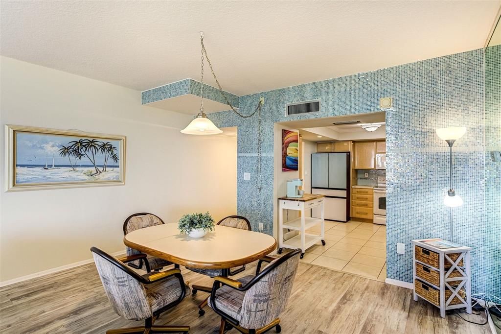 For Sale: $425,000 (1 beds, 1 baths, 1060 Square Feet)