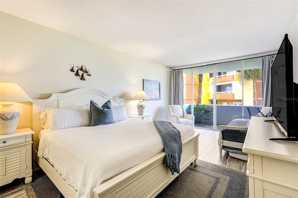 For Sale: $425,000 (1 beds, 1 baths, 1060 Square Feet)