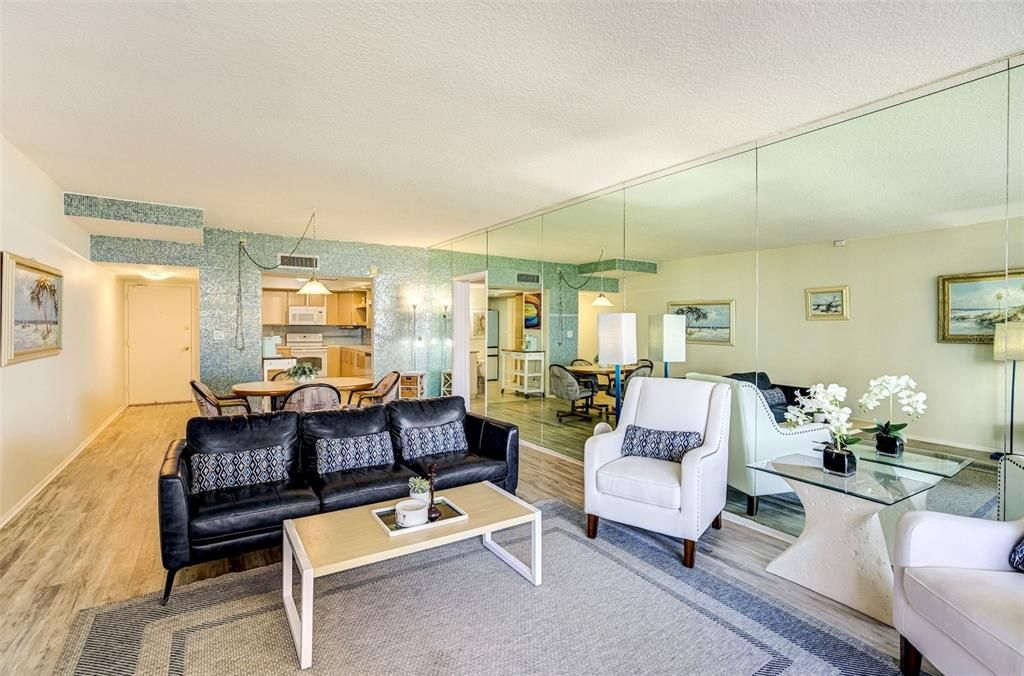For Sale: $425,000 (1 beds, 1 baths, 1060 Square Feet)