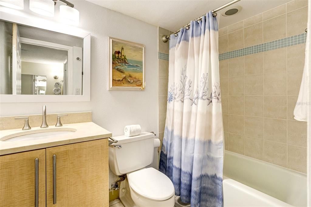 For Sale: $425,000 (1 beds, 1 baths, 1060 Square Feet)