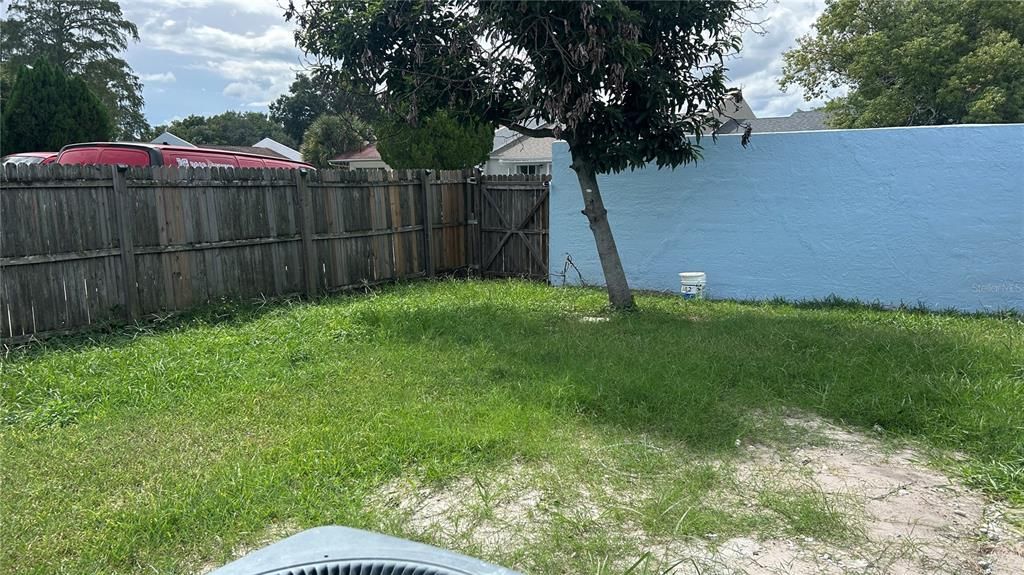 For Rent: $2,300 (3 beds, 2 baths, 1045 Square Feet)